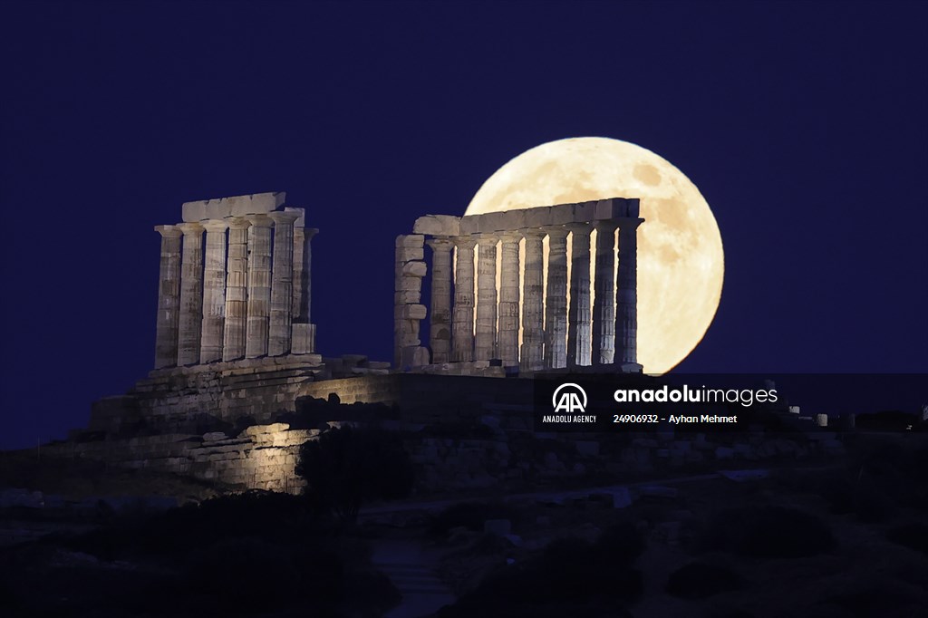 Full moon in Greece Anadolu Images