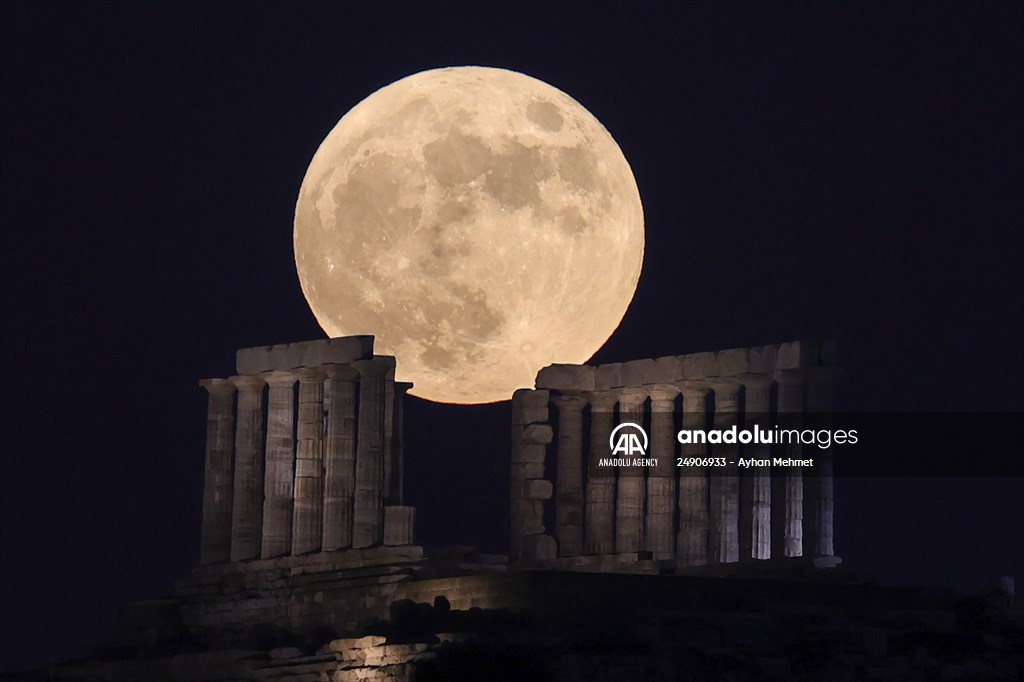 Full moon in Greece Anadolu Images