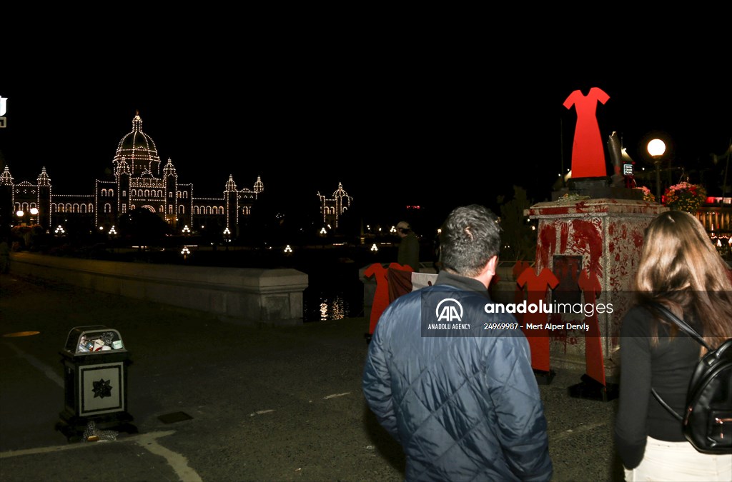 Captain Cook statue in Victoria pulled down