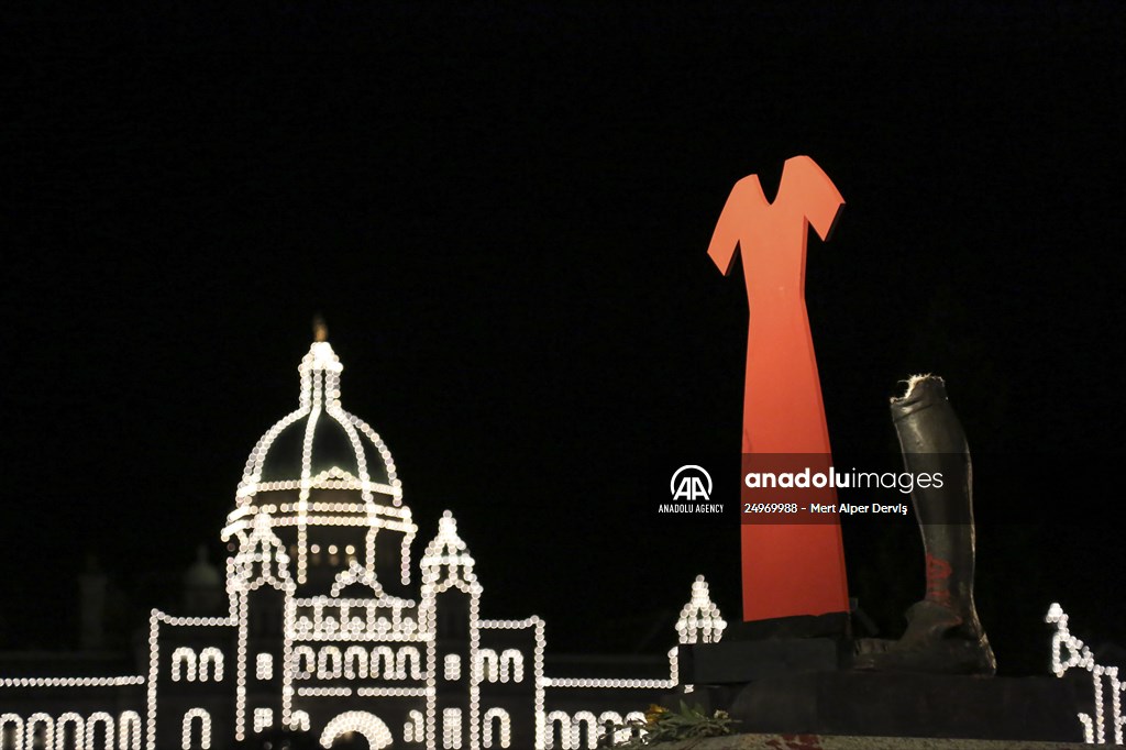 Captain Cook statue in Victoria pulled down