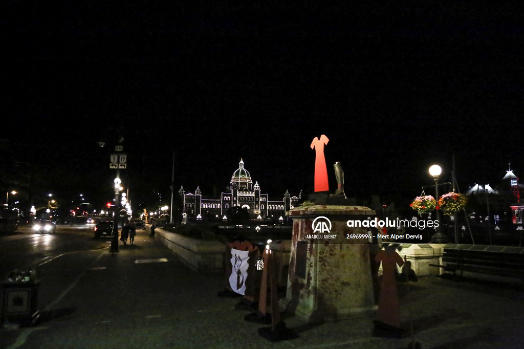 Captain Cook statue in Victoria pulled down