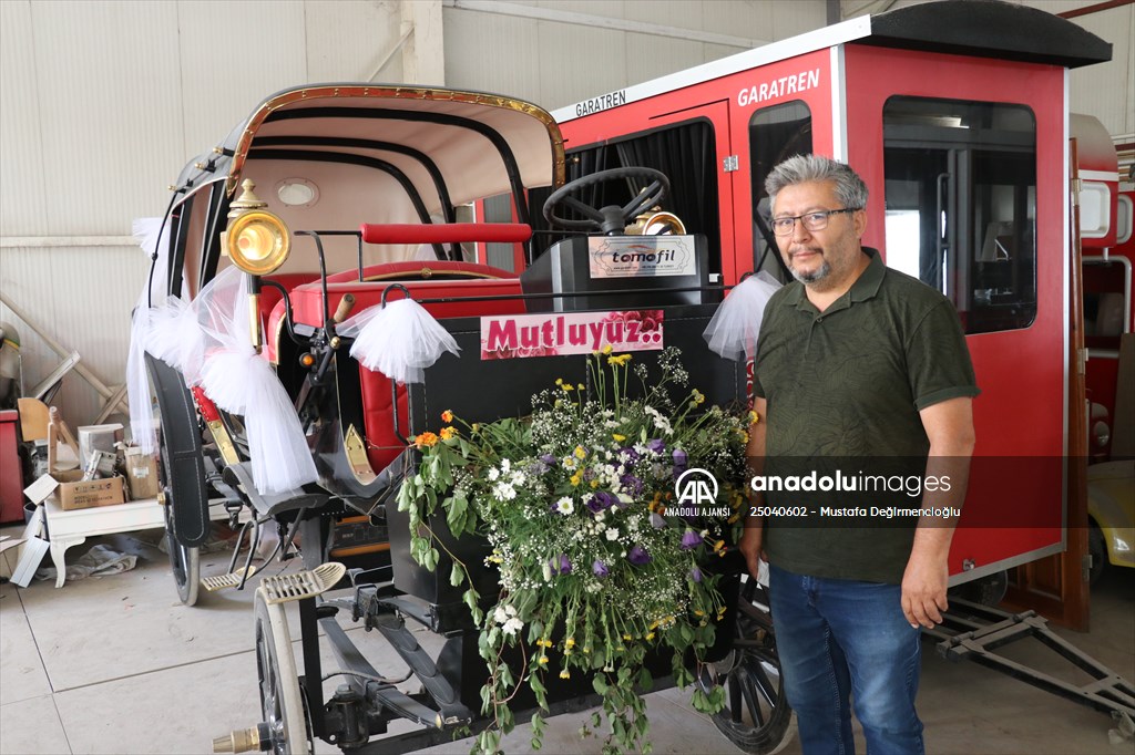 Denizli'de elektrikli gezinti araçları üreten iş insanı, evlenen kızı için elektrikli faytondan gelin arabası yaptı