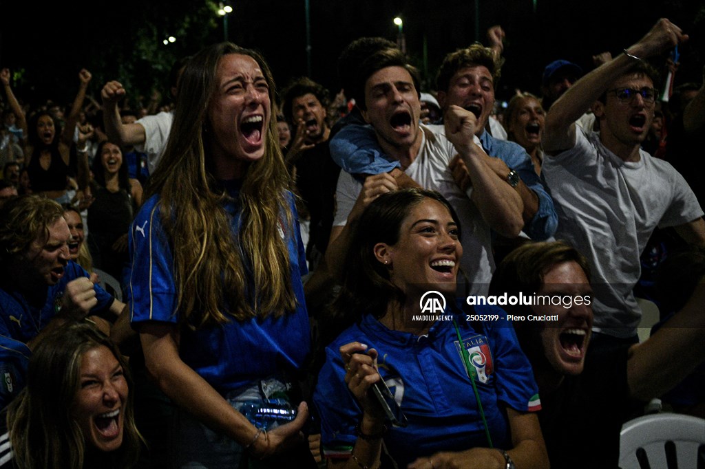 Italians celebrate the EURO 2020 trophy