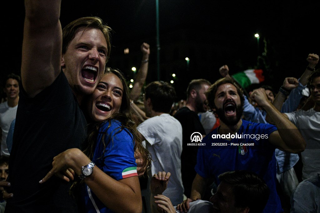 Italians celebrate the EURO 2020 trophy