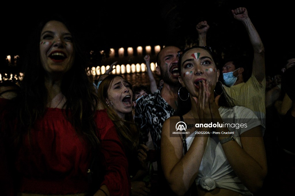 Italians celebrate the EURO 2020 trophy