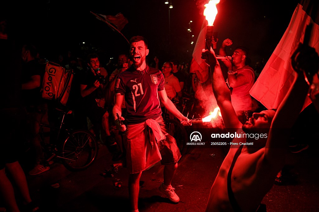 Italians celebrate the EURO 2020 trophy