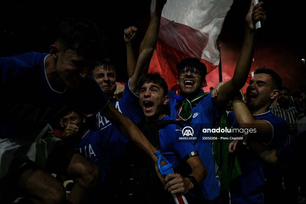 Italians celebrate the EURO 2020 trophy