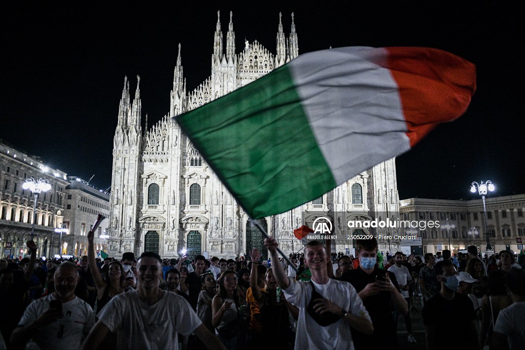 Italians celebrate the EURO 2020 trophy
