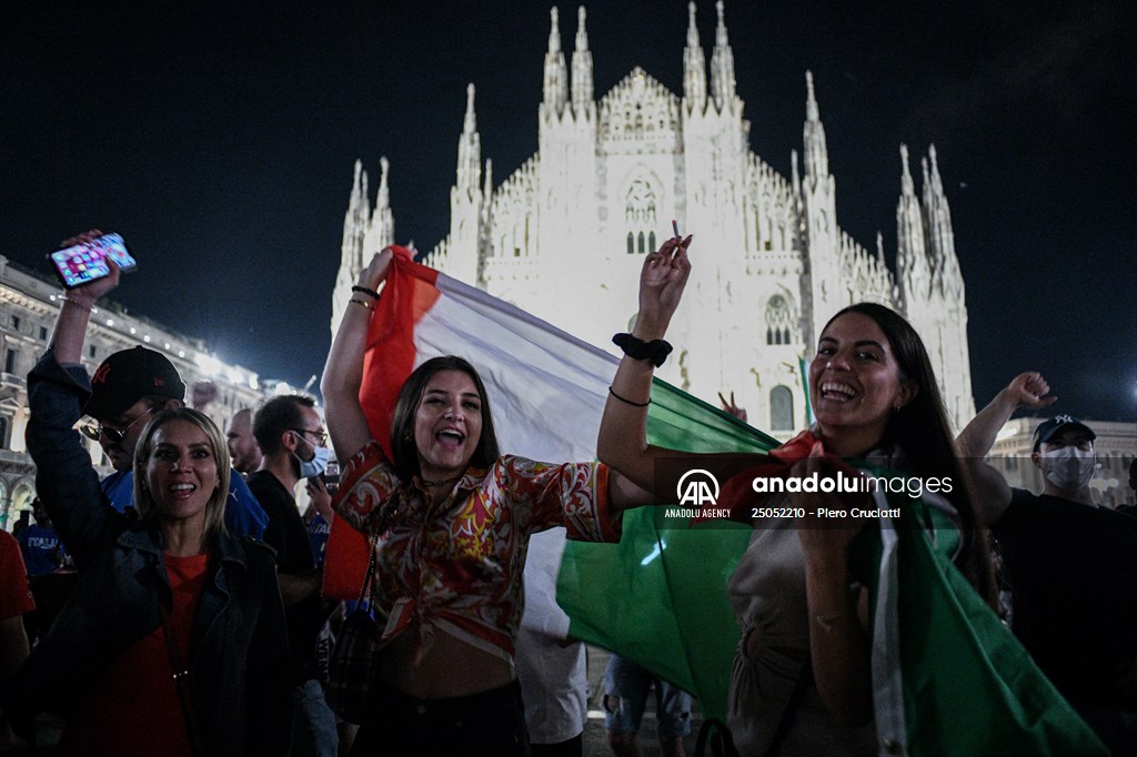 Italians celebrate the EURO 2020 trophy
