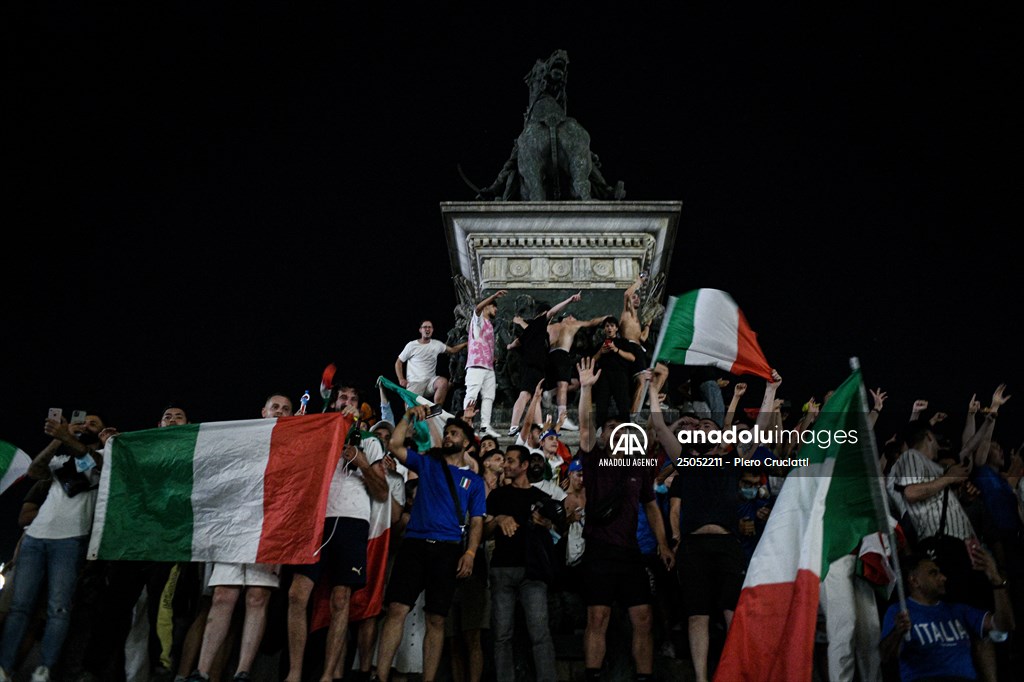 Italians celebrate the EURO 2020 trophy