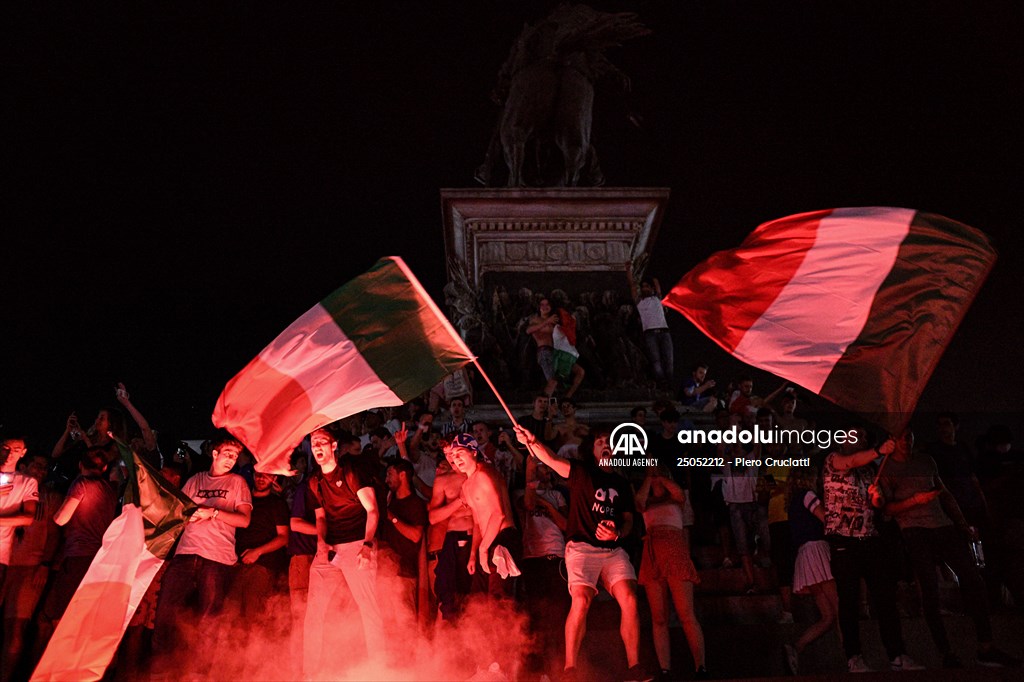 Italians celebrate the EURO 2020 trophy