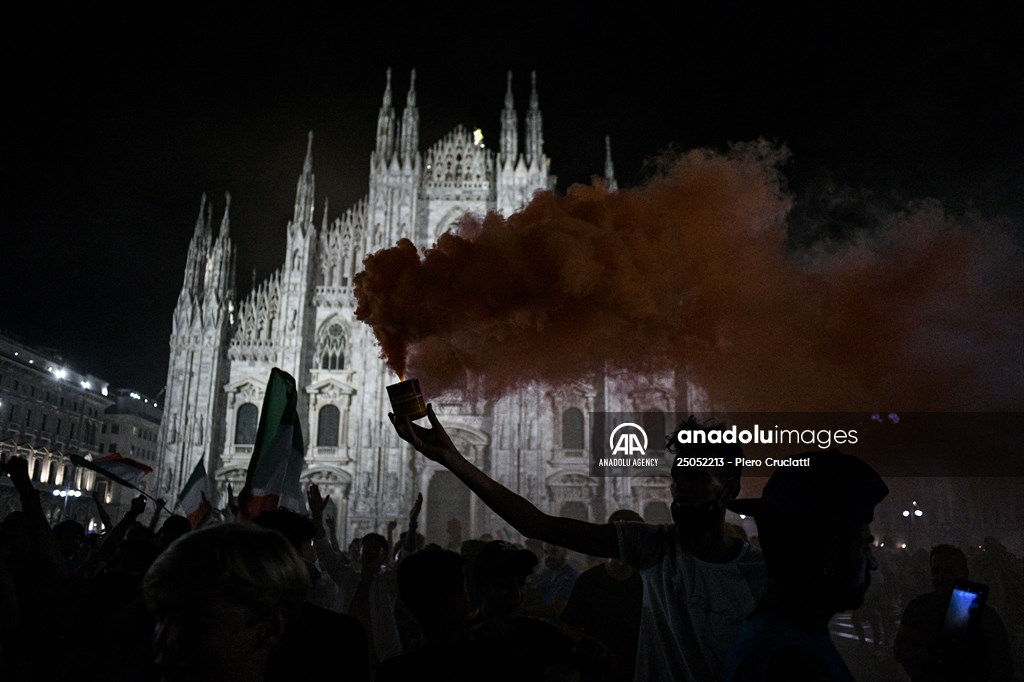 Italians celebrate the EURO 2020 trophy
