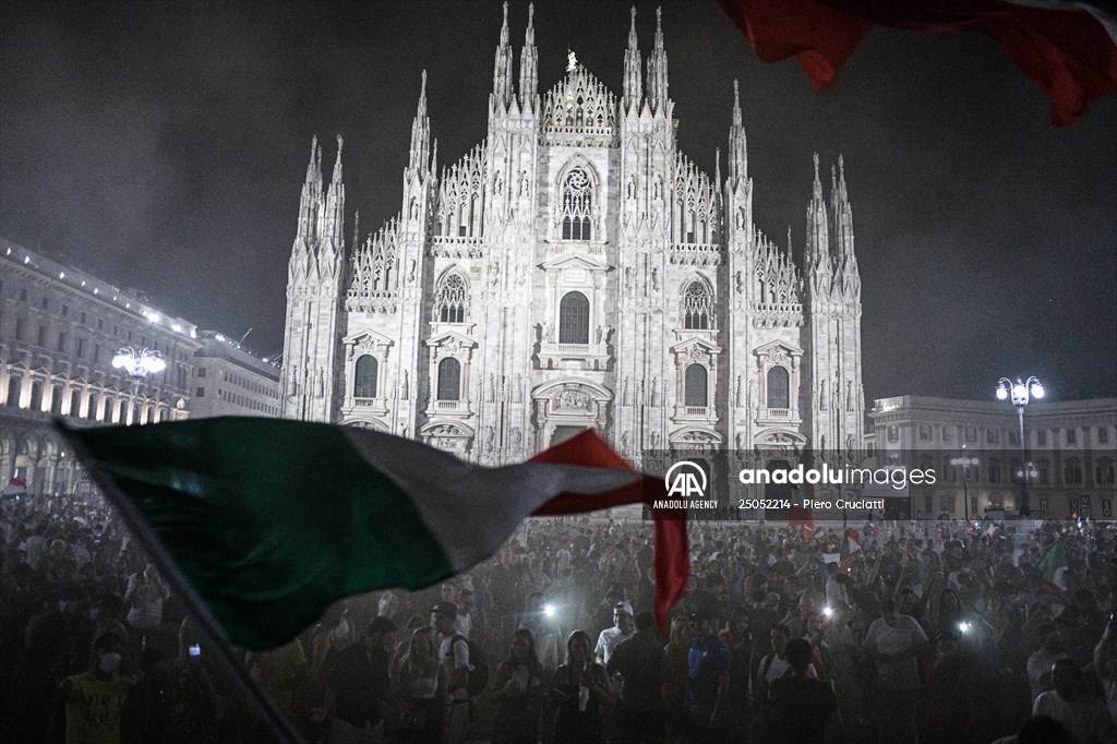 Italians celebrate the EURO 2020 trophy