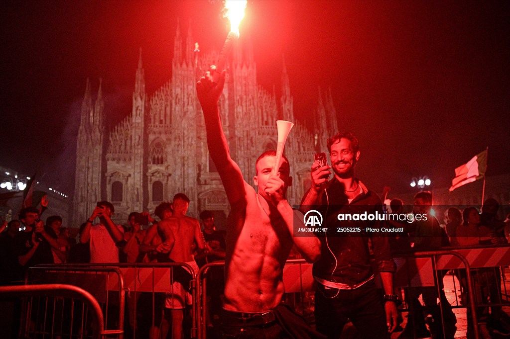 Italians celebrate the EURO 2020 trophy