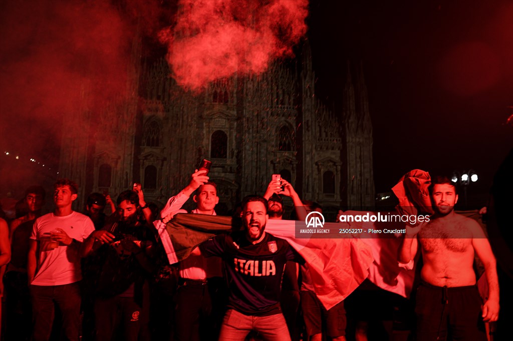 Italians celebrate the EURO 2020 trophy