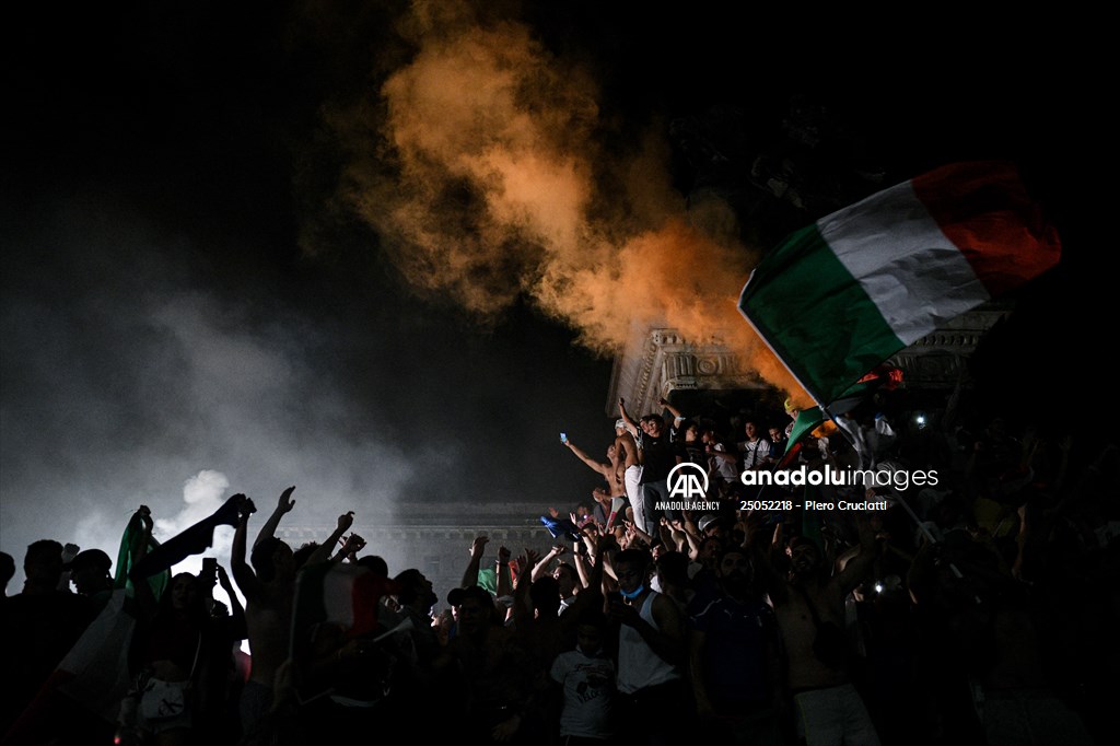 Italians celebrate the EURO 2020 trophy