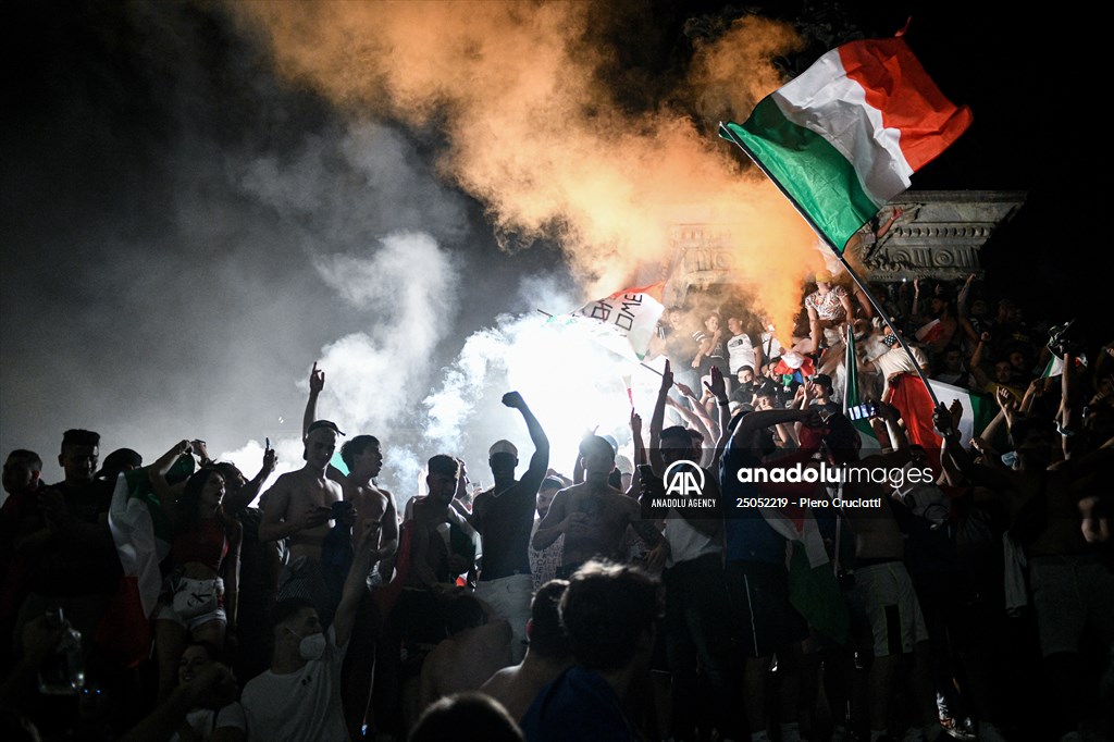 Italians celebrate the EURO 2020 trophy