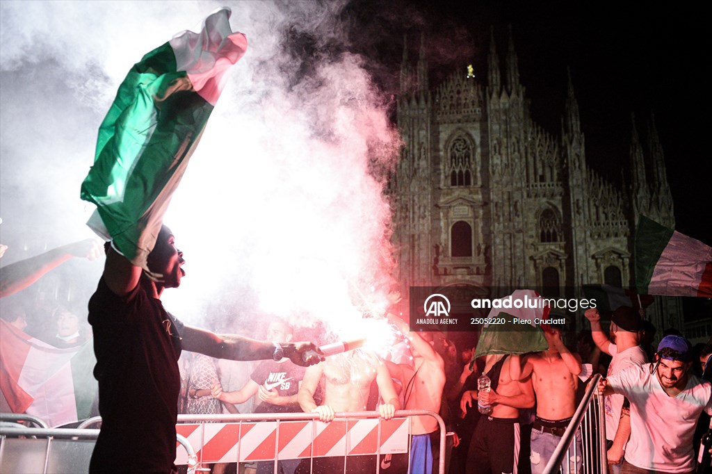 Italians celebrate the EURO 2020 trophy