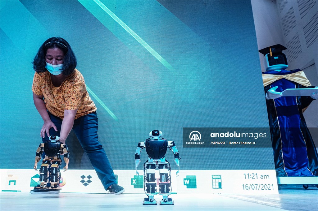 Cyber Graduation Robots in Philippines