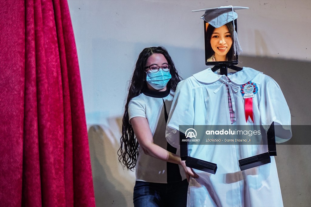 Cyber Graduation Robots in Philippines