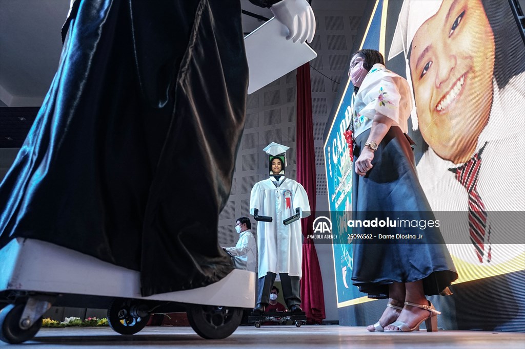 Cyber Graduation Robots in Philippines