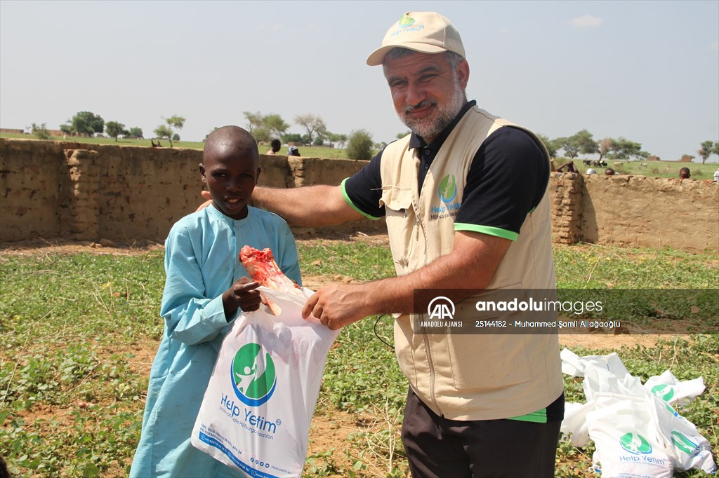 Hayırseverlerin bağışlarıyla Çad'daki ihtiyaç sahiplerine kurban yardımı yapıldı