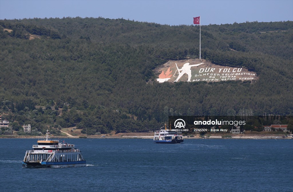 Çanakkale'deki feribot iskelelerinde tatilcilerin dönüş yoğunluğu erken başladı
