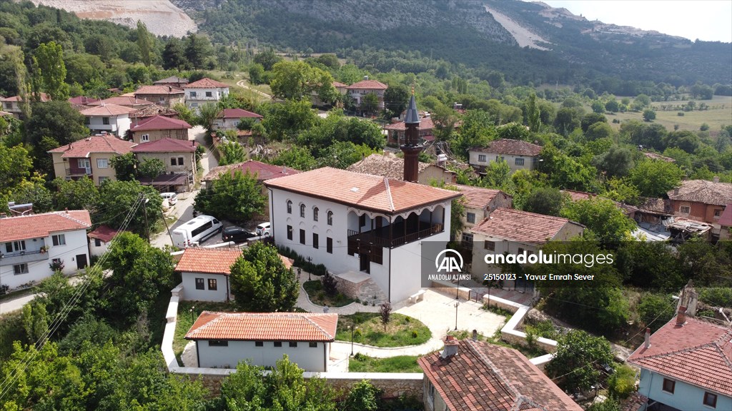 Bilecik'in tarihi ilçesi Gölpazarı doğal güzellikleriyle ziyaretçilerini ağırlıyor