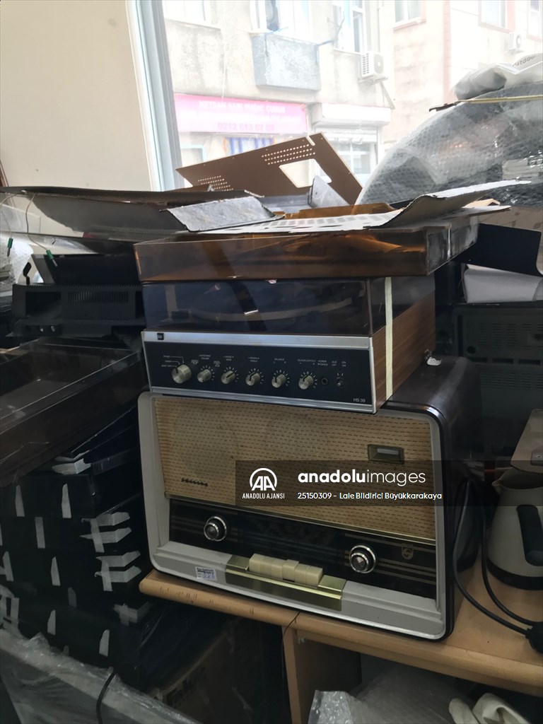 Antika radyo ve pikaplar, Arto Usta'nın elinde yarım asırdır yeniden hayat buluyor