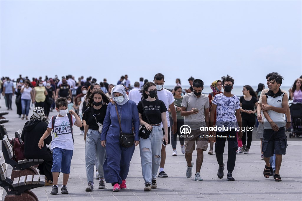 İstanbullular, bayramın son gününde de sahil, park ve bahçelerde vakit geçirdi