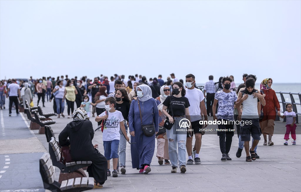 İstanbullular, bayramın son gününde de sahil, park ve bahçelerde vakit geçirdi