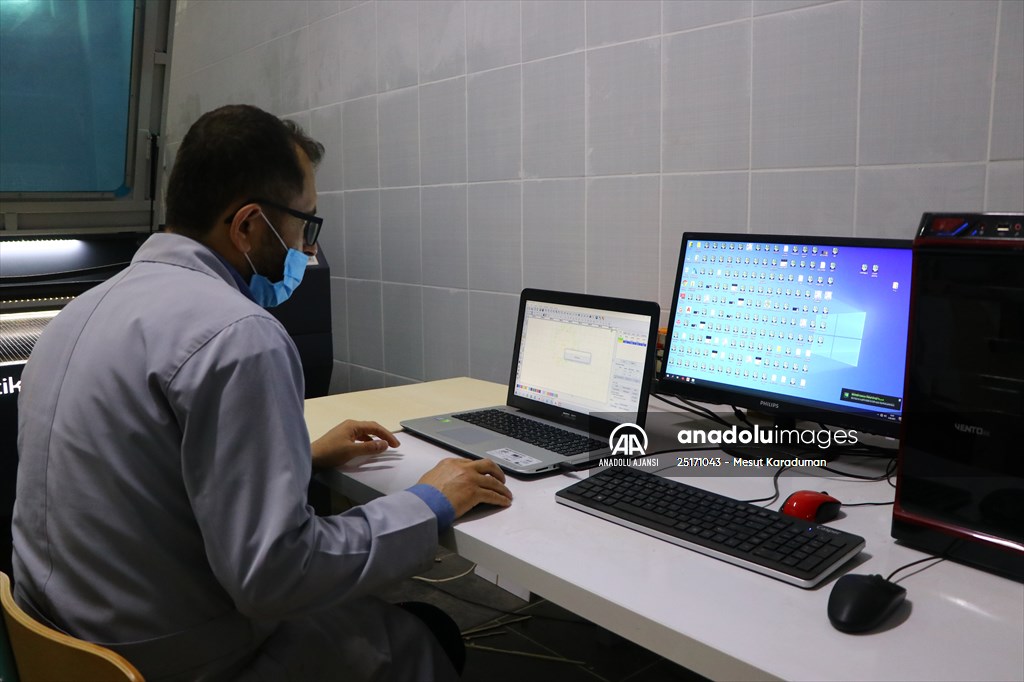 Eski ahşap sıralar şehit çocukları ve "özel çocuklar" için oyuncağa dönüştürülüyor