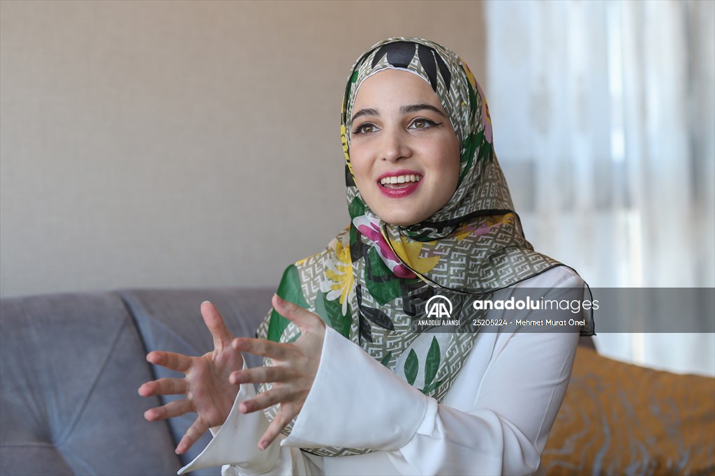 Suriye'deki iç savaştan kaçtı, Türkiye'de üniversiteyi birincilikle bitirdi