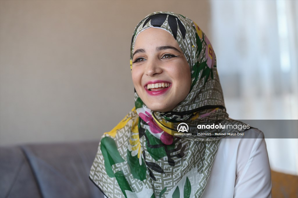 Suriye'deki iç savaştan kaçtı, Türkiye'de üniversiteyi birincilikle bitirdi