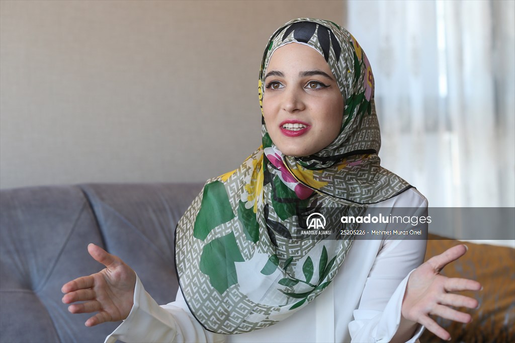 Suriye'deki iç savaştan kaçtı, Türkiye'de üniversiteyi birincilikle bitirdi