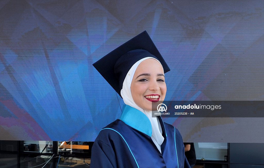 Suriye'deki iç savaştan kaçtı, Türkiye'de üniversiteyi birincilikle bitirdi