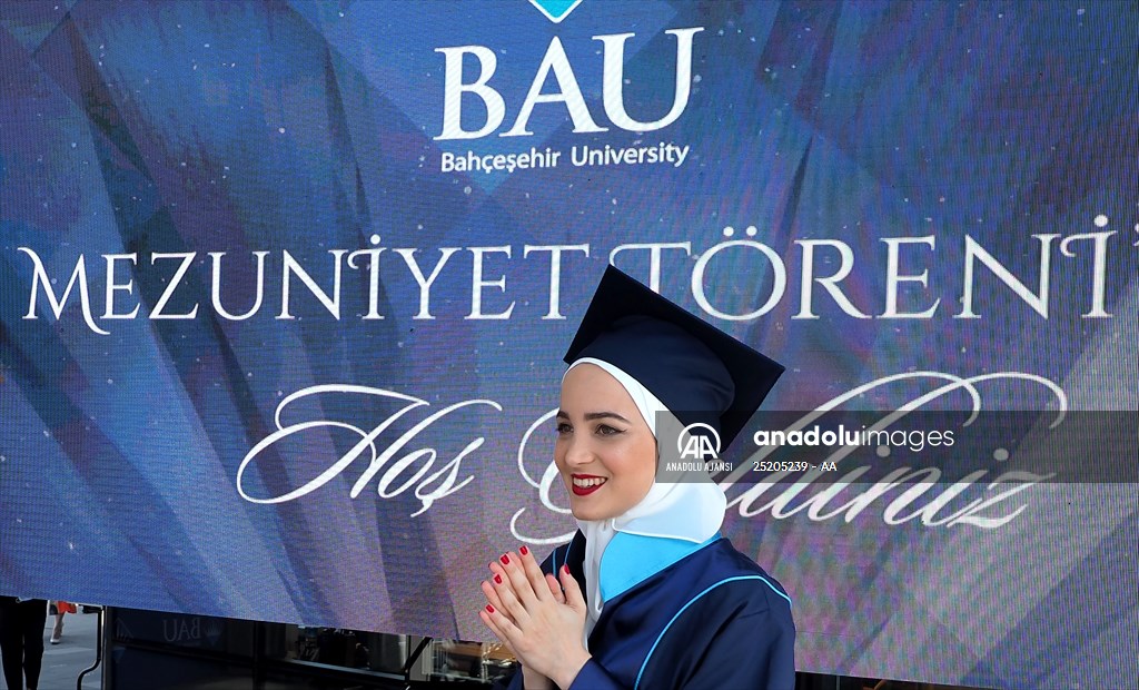 Suriye'deki iç savaştan kaçtı, Türkiye'de üniversiteyi birincilikle bitirdi