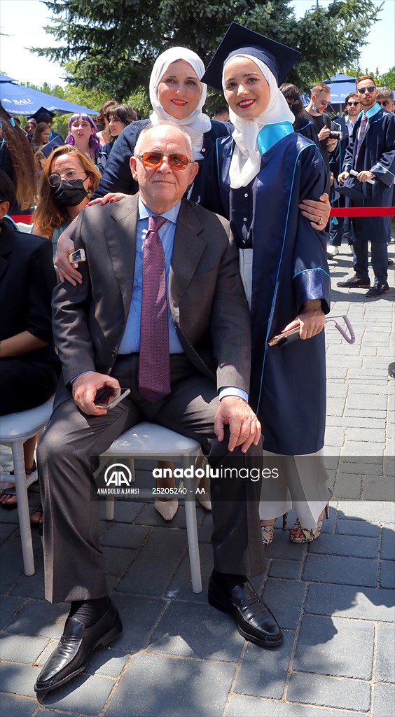 Suriye'deki iç savaştan kaçtı, Türkiye'de üniversiteyi birincilikle bitirdi