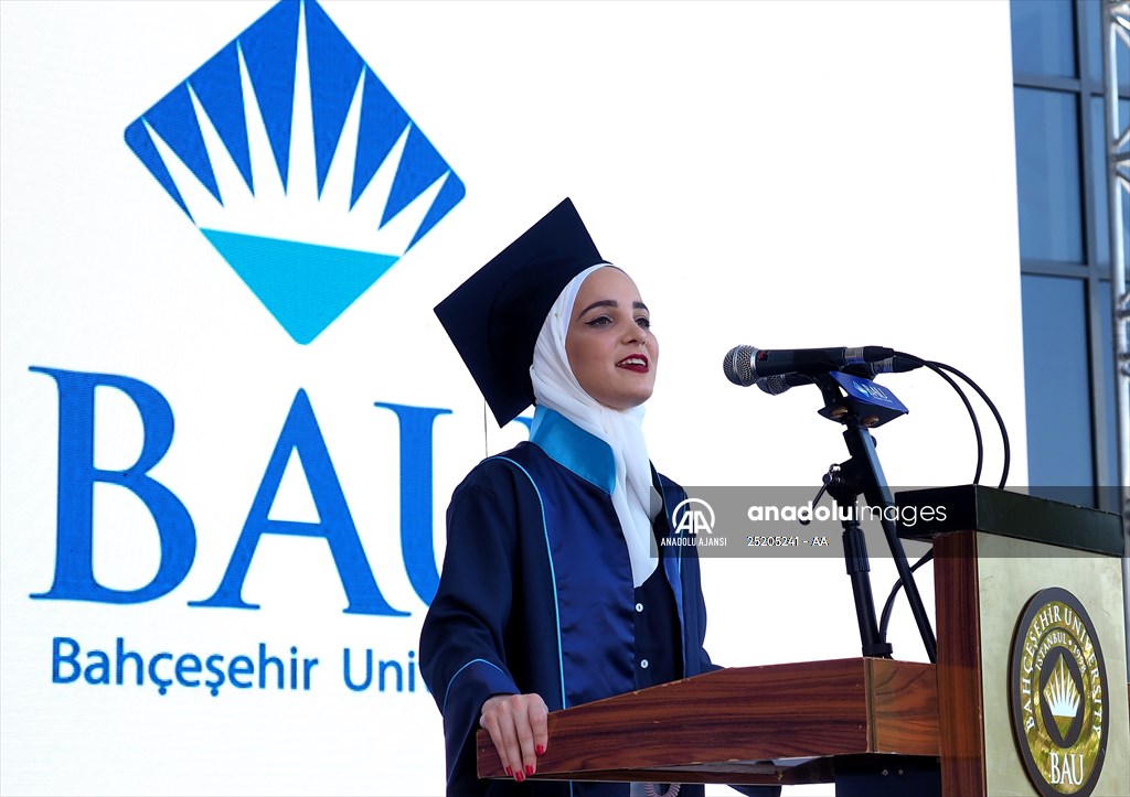 Suriye'deki iç savaştan kaçtı, Türkiye'de üniversiteyi birincilikle bitirdi