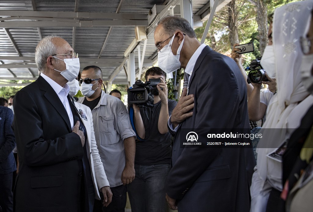 Eski Dışişleri Bakanı Turan Güneş'in eşi Nermin Güneş'in cenazesi toprağa verildi