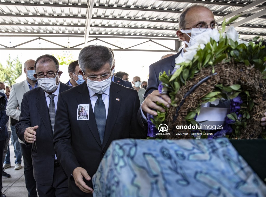 Eski Dışişleri Bakanı Turan Güneş'in eşi Nermin Güneş'in cenazesi toprağa verildi