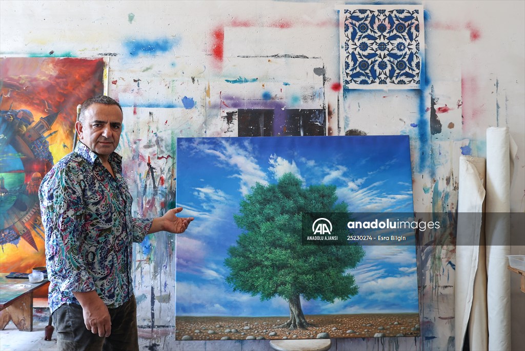 Ressam İsmail Acar, yanan ormanların ihyası için Bizim Dünyamız Vakfı'na eserini bağışladı