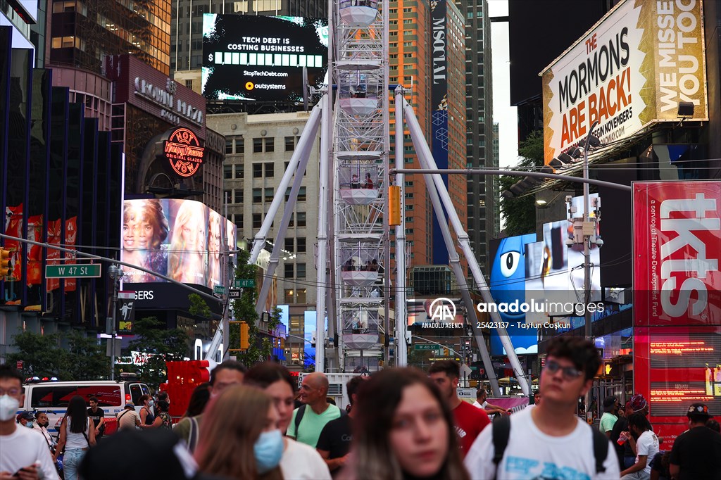 Times Square Ferris wheel opens
