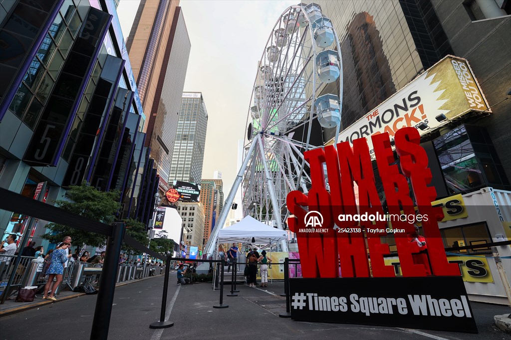 Times Square Ferris wheel opens