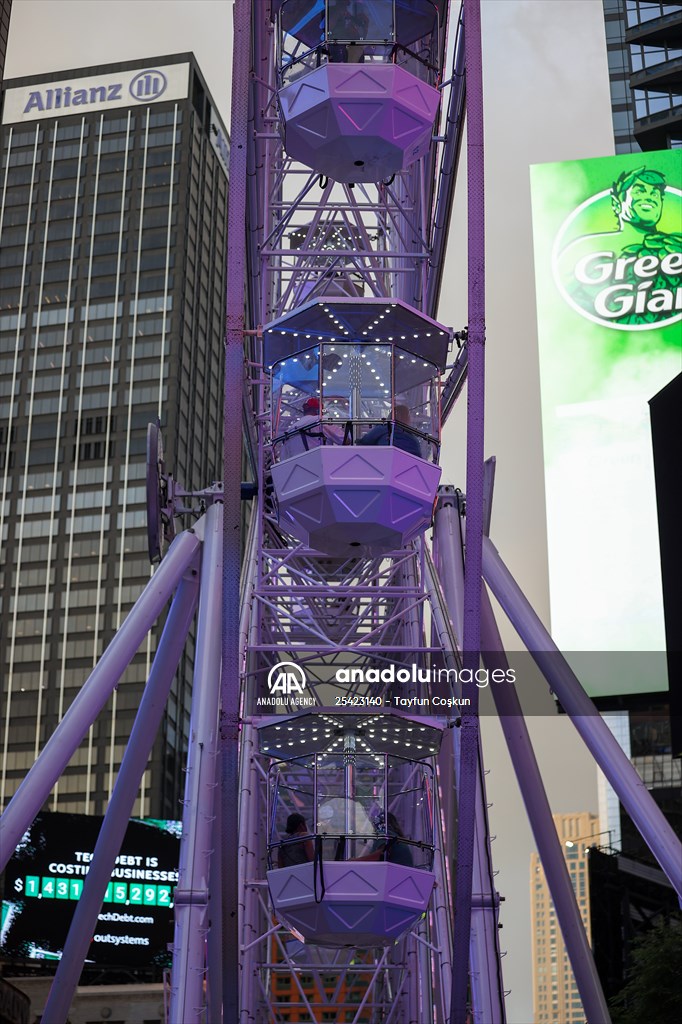 Times Square Ferris wheel opens