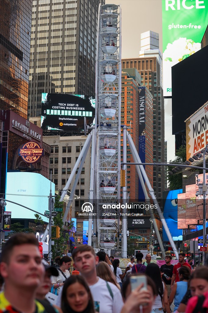Times Square Ferris wheel opens