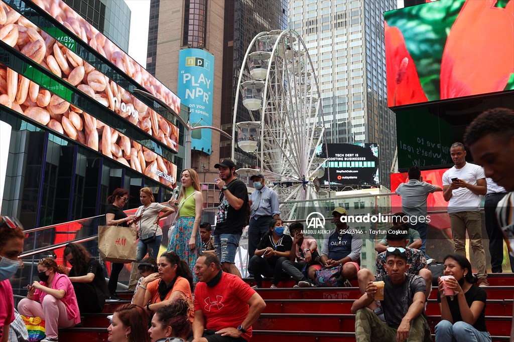Times Square Ferris wheel opens