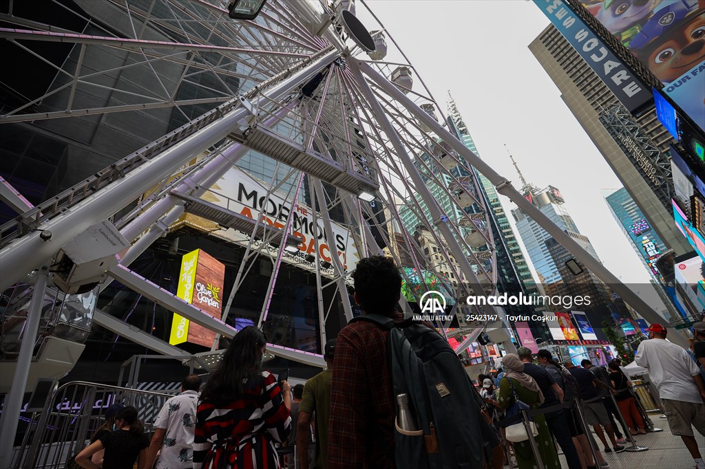 Times Square Ferris wheel opens