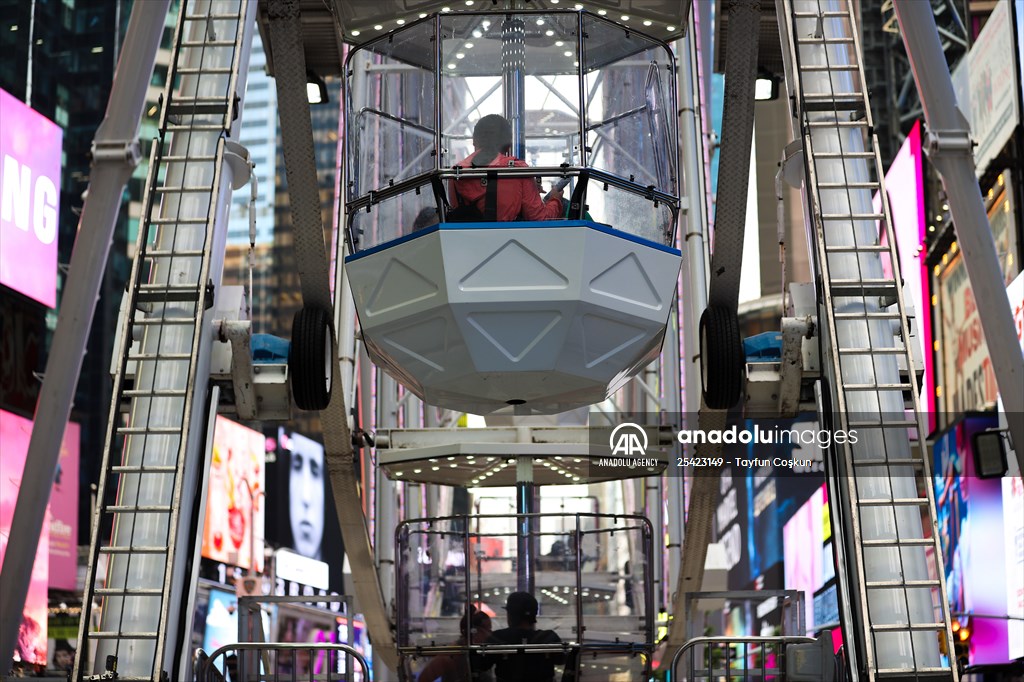Times Square Ferris wheel opens