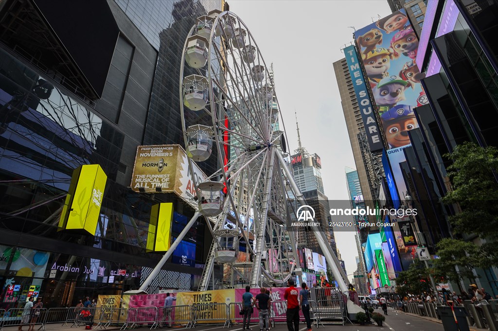 Times Square Ferris wheel opens